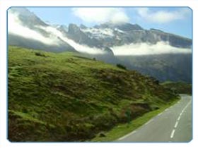 Picturesque views cycling in the Pyrenees